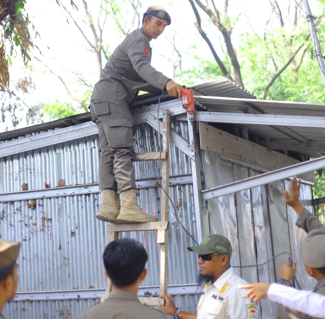 Berdiri 20 Tahun di Atas Fasum, Tiga Bangunan di Biringkanaya Akhirnya Ditertibkan