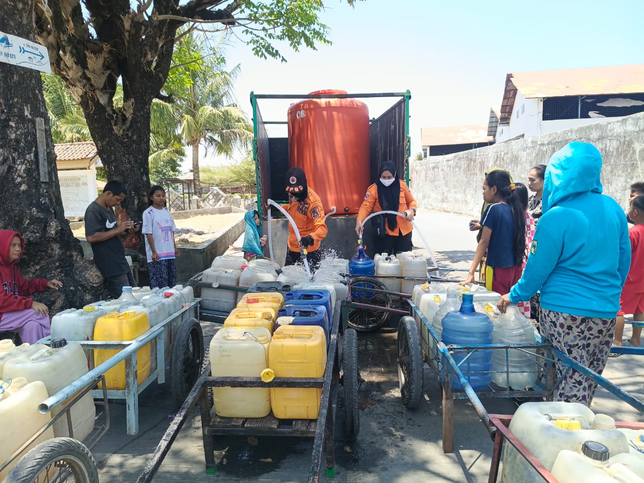 Tindaklanjuti Arahan Wali Kota, BPBD Makassar Salurkan 3,04 Juta Liter Air untuk 92.931 Jiwa