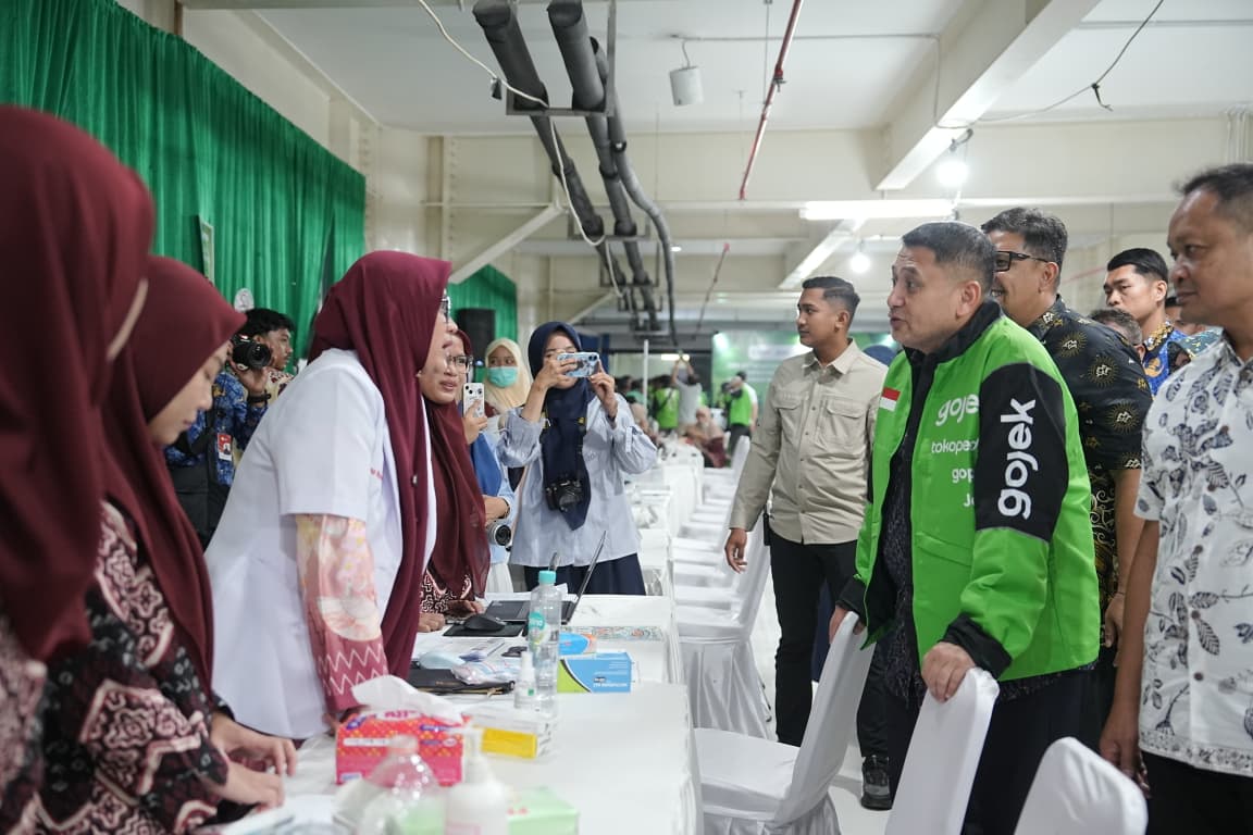 Sapa Pengemudi Gojek, Munafri Tekankan Pentingnya Cek Kesehatan dan Jaminan Sosial
