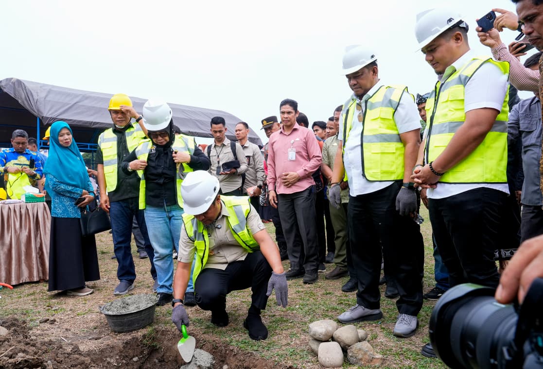Gubernur Andi Sudirman  Groundbreaking Revitalisasi Lapangan Sepak Bola Pallempang Luwu