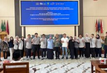 OJK Sulselbar dan Andi Yuliani Paris Edukasi Warga Sinjai, Ingatkan Bahaya Investasi Ilegal